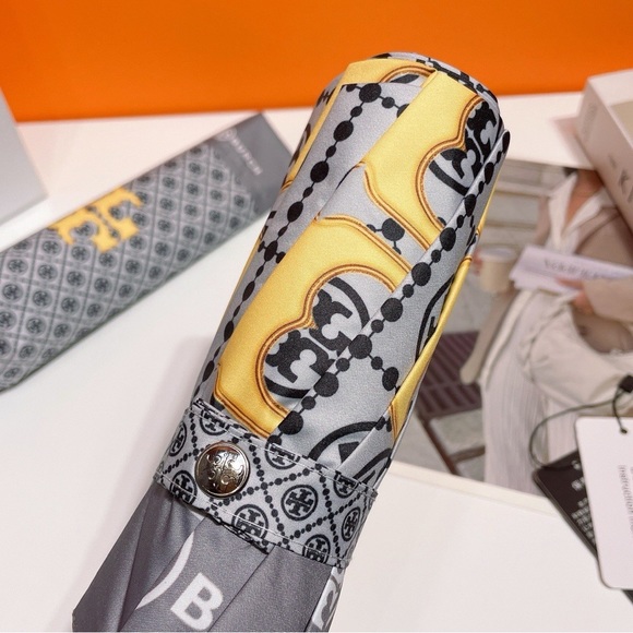 ❤️❤️❤️Tory Burch folding umbrella, grey/yellow/black NEW❤️❤️❤️ - Picture 5 of 12